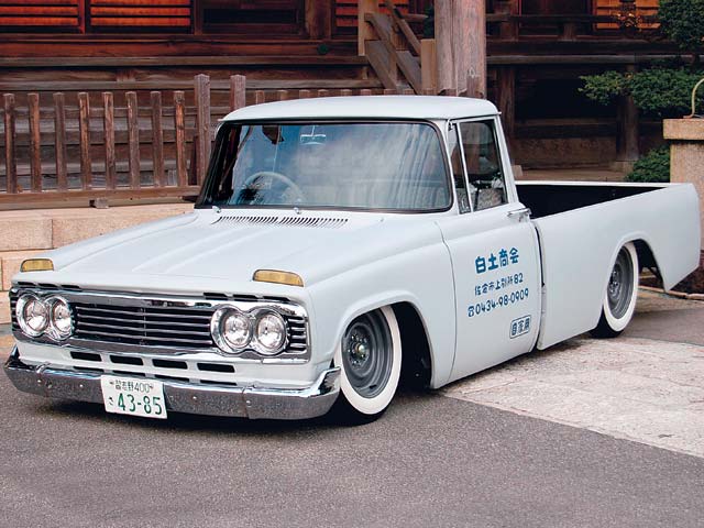 0605mt_02_z+1973_toyota_stout_rk101+front_passengers_side_view.jpg