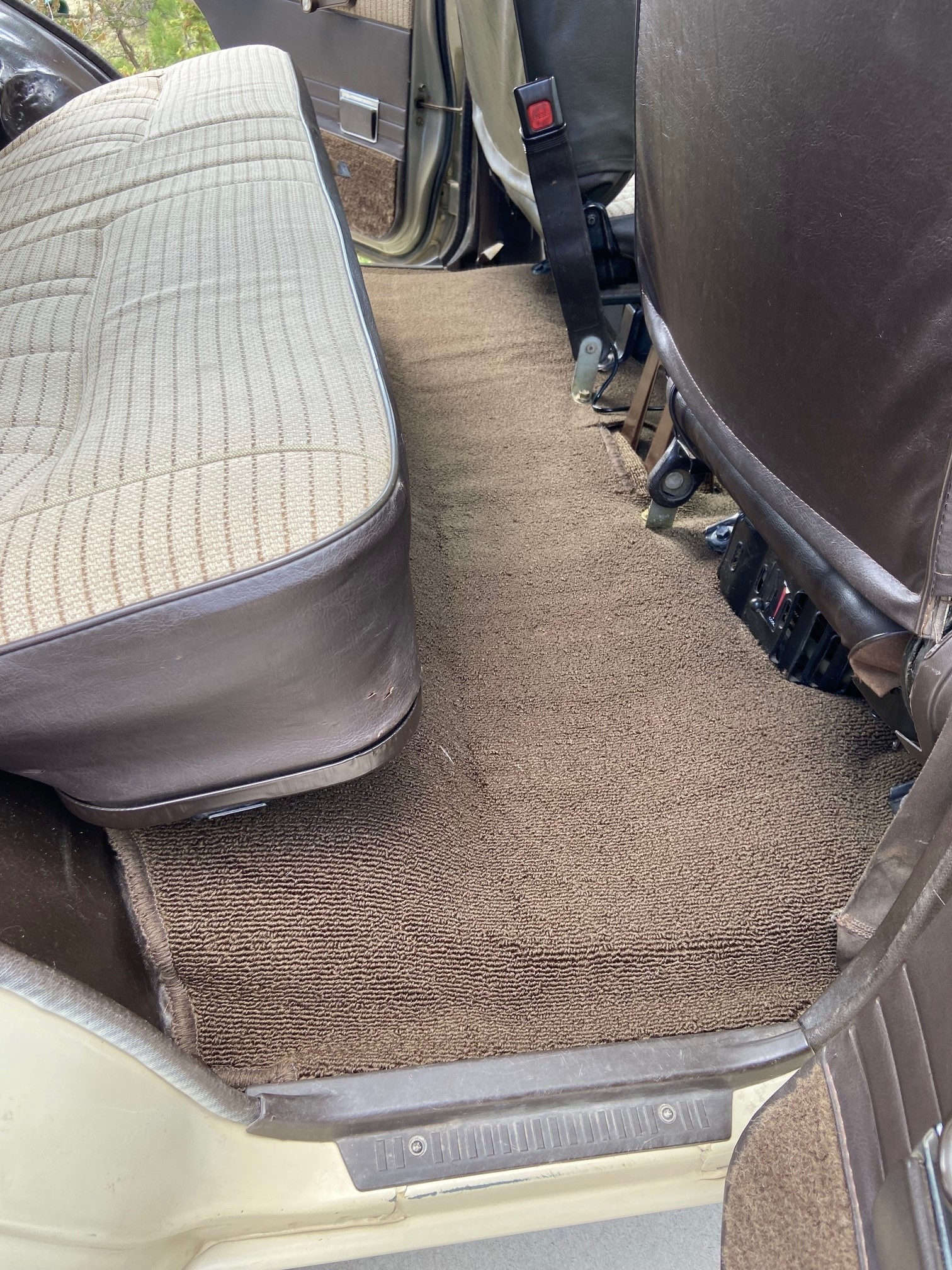 FJ60 New Carpet Back Seat.jpg