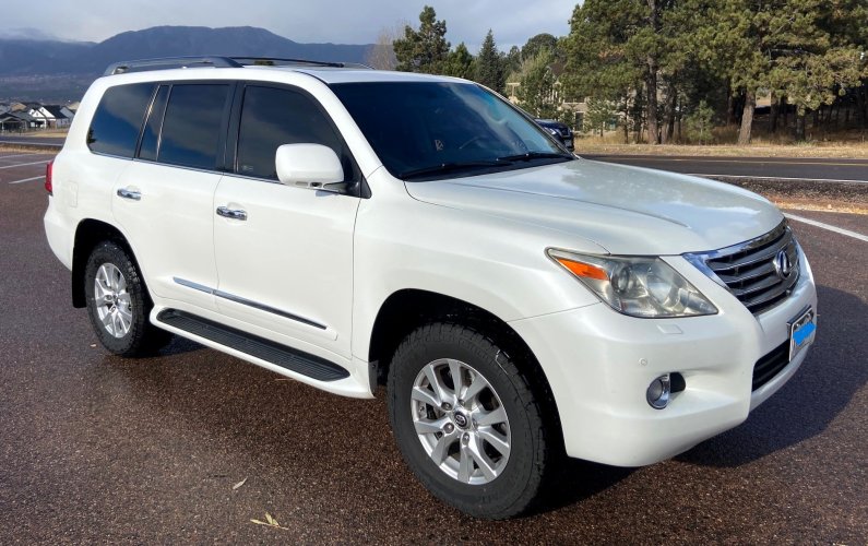 LX570a.jpg