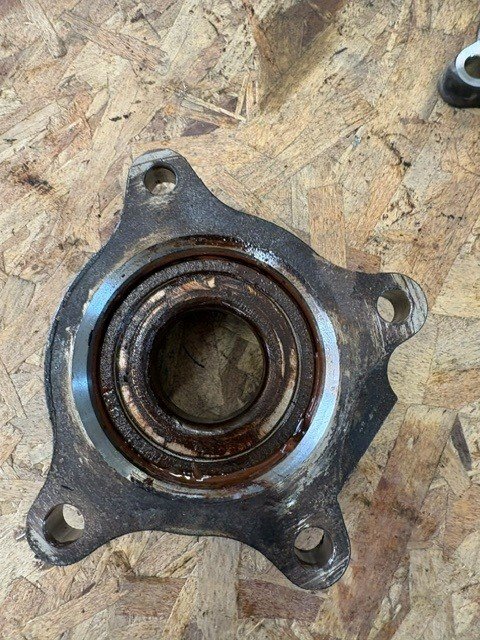 FJ wheel bearings.jpg