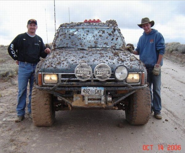 Outlaws Run 2006 - Muddy Dan and Perry.JPG