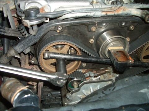 camshaft bolt left.jpg