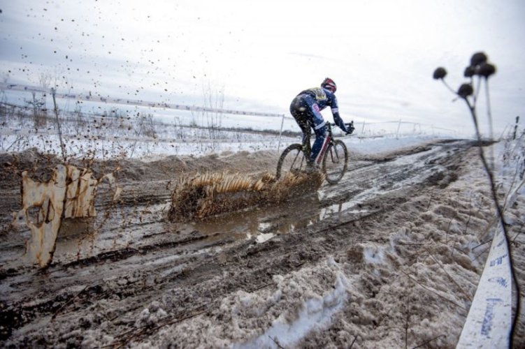 bike-sport-bicycles-cyclocross-men-sports-cross-country-bike-winter-snow-race-road-mood.jpg