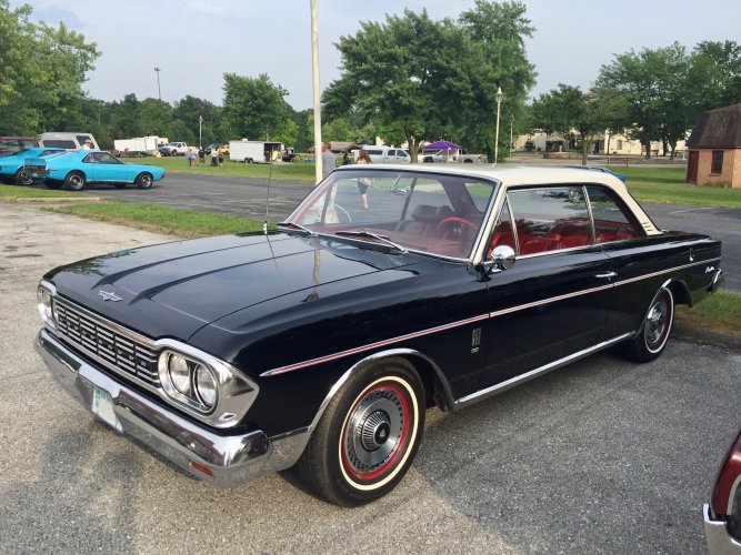 1964_Rambler_Ambassador_990_H_in_black_and_white_with_red_interior_at_2017_AMO_meet_04of16.jpg